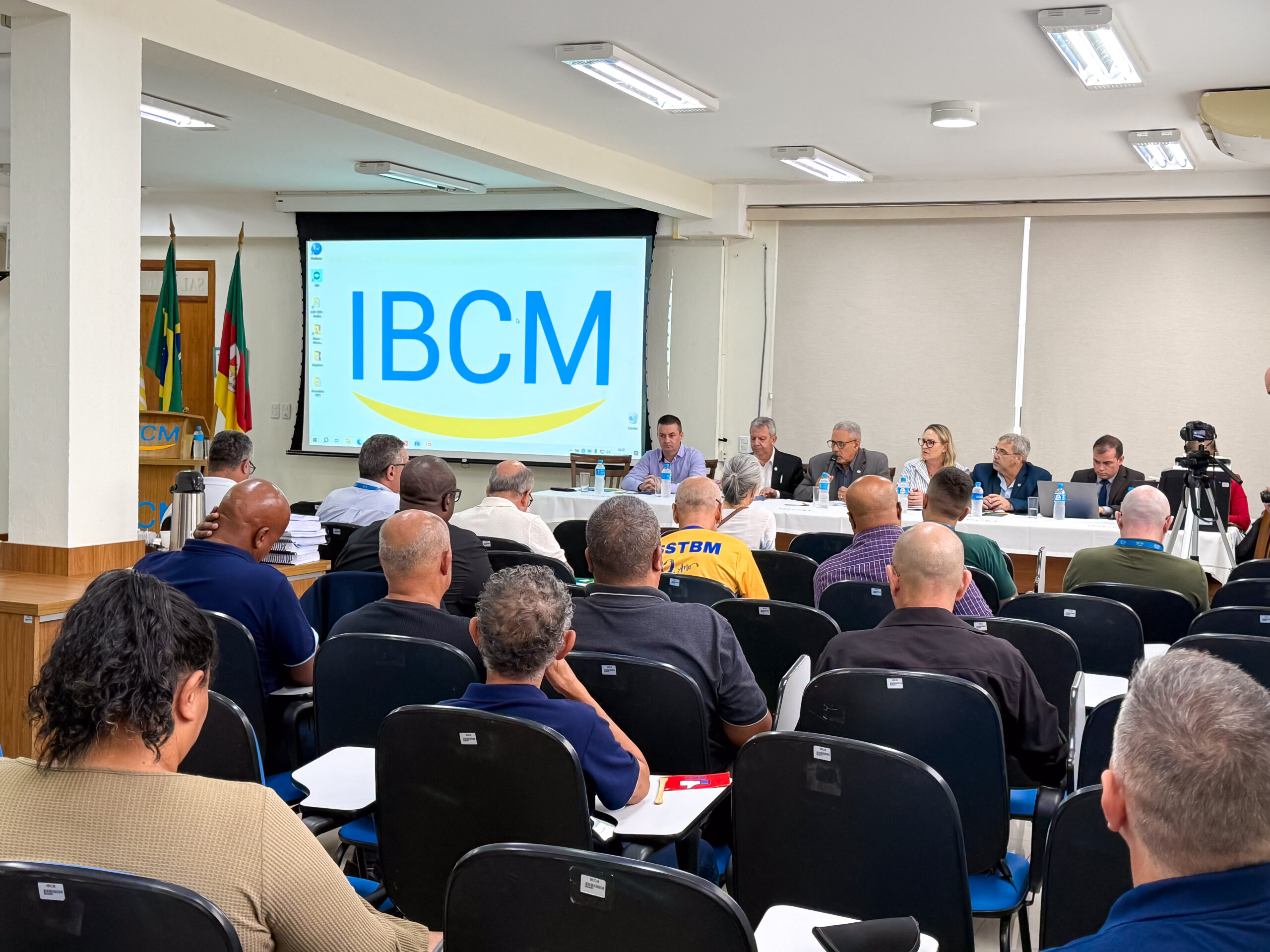 Associados reunidos em Assembleia Geral aprovam balanço e relatórios de ...